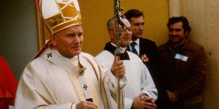 Papa Wojtyla, quel discorso “federalista” alla Camera: “Italia, no a forzate uniformità”
