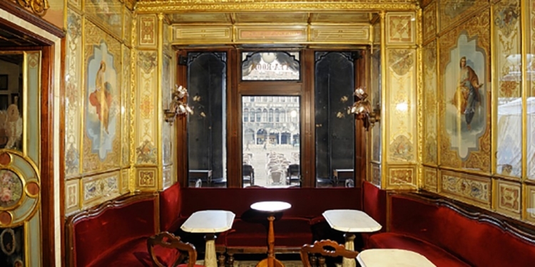Caffé Florian a Venezia, 300 anni oggi. Altro che ristori: lo Stato lo strangola con l’affitto