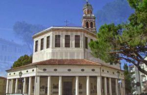 Chiesa della Beata Vergine del Soccorso con il campanile costruito dal Longhena (foto youtube)