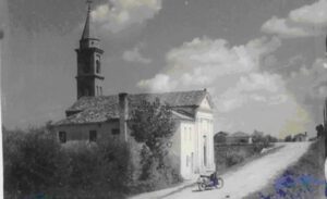 La chiesa edificata nel 1832, in una fotografia scattata nell'agosto 1951 archivio Carabinieri di Cavarzere.