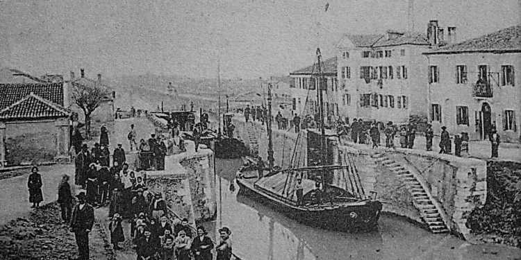 Cartolina storica dei primi Novecento con il canale navigabile, qui unqa pietra d'istria ricorda cosa fu Cavanella Po