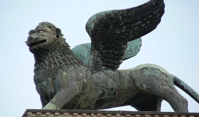 24 febbraio 1293, il Maggior Consiglio e il Leone di San Marco: il primo documento ufficiale che lo nomina
