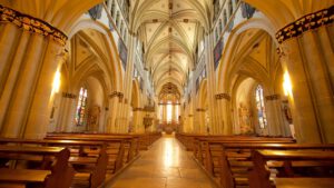 L'interno della Cattedrale di San Nicola dove potrebbe essere stato deposto un tempo lo Stendardo del Bragadin (foto web)
