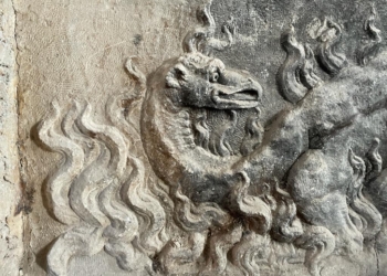 Palazzo Grimani, clamorosa scoperta: dietro il muro una scultura del Cinquecento