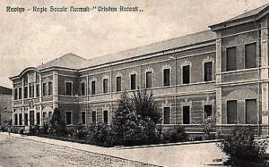 Cartolina anno 1920 le scuole rodigine intitolate alla Roccati (foto web)