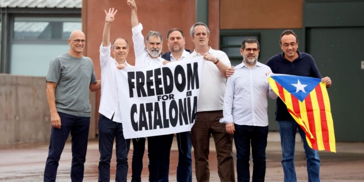 Catalogna, l’Europa si sveglia: Madrid sul banco degli imputati per le persecuzioni degli indipendentisti