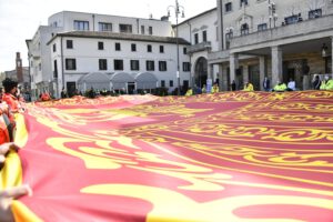 Gonfalone Marciano esposto in piazza cavour ad Adria