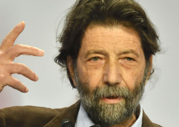 Massimo Cacciari e Giorgio Agamben contro il green pass: “Cose da regimi dispotici”