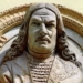 Particolare del medaglione sulla facciata del Teatro Jacquard di Schio (foto tratta da sito Venetostoria)