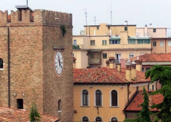 Mostra storica di armi venete alla Torre di Mestre, e il Comune vieta la bandiera della Serenissima