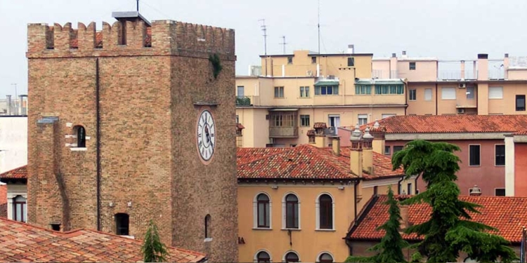 Mostra storica di armi venete alla Torre di Mestre, e il Comune vieta la bandiera della Serenissima