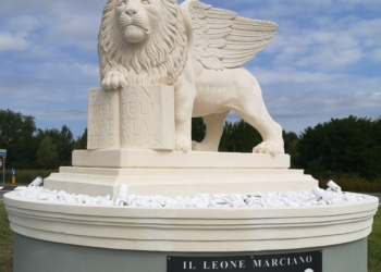 Un nuovo Leone di San Marco nella rotonda a Marcon (Ve): il risveglio dei Veneti