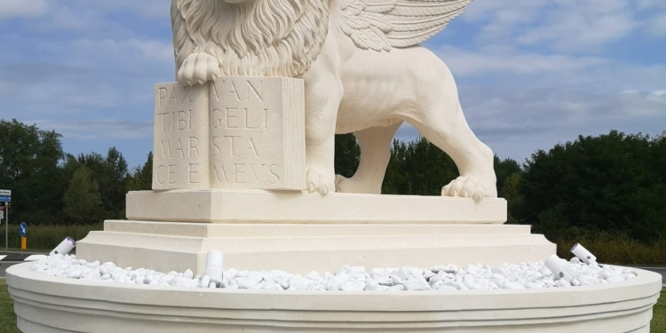 Un nuovo Leone di San Marco nella rotonda a Marcon (Ve): il risveglio dei Veneti