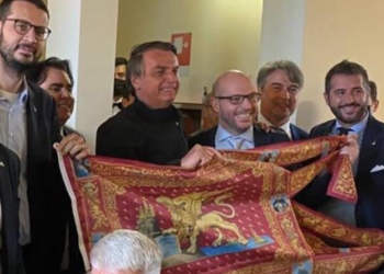Bolsonaro cittadino veneto, Anguillara resiste alla furia della sinistra e della Chiesa di Bergoglio
