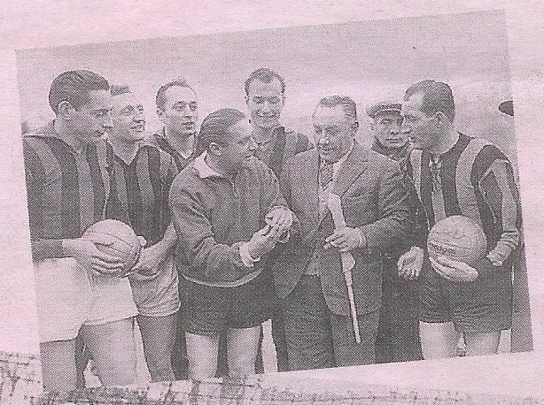 I campioni Coppi e Bartali nella partita di beneficienza organizzata all'epoca a sostegno del Polesine alluvionato