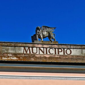 Leone Marciano sul Palazzo del Municipio di Polesella (foto autore)