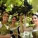 Festa da Uva a Caxias do Sul, Brasil: e ste tose le ne invita in lengoa veneta