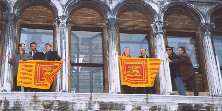 27 anni fa i consiglieri della Liga Veneta Repubblica sul cornicione a San Marco per solidarietà ai Serenissimi