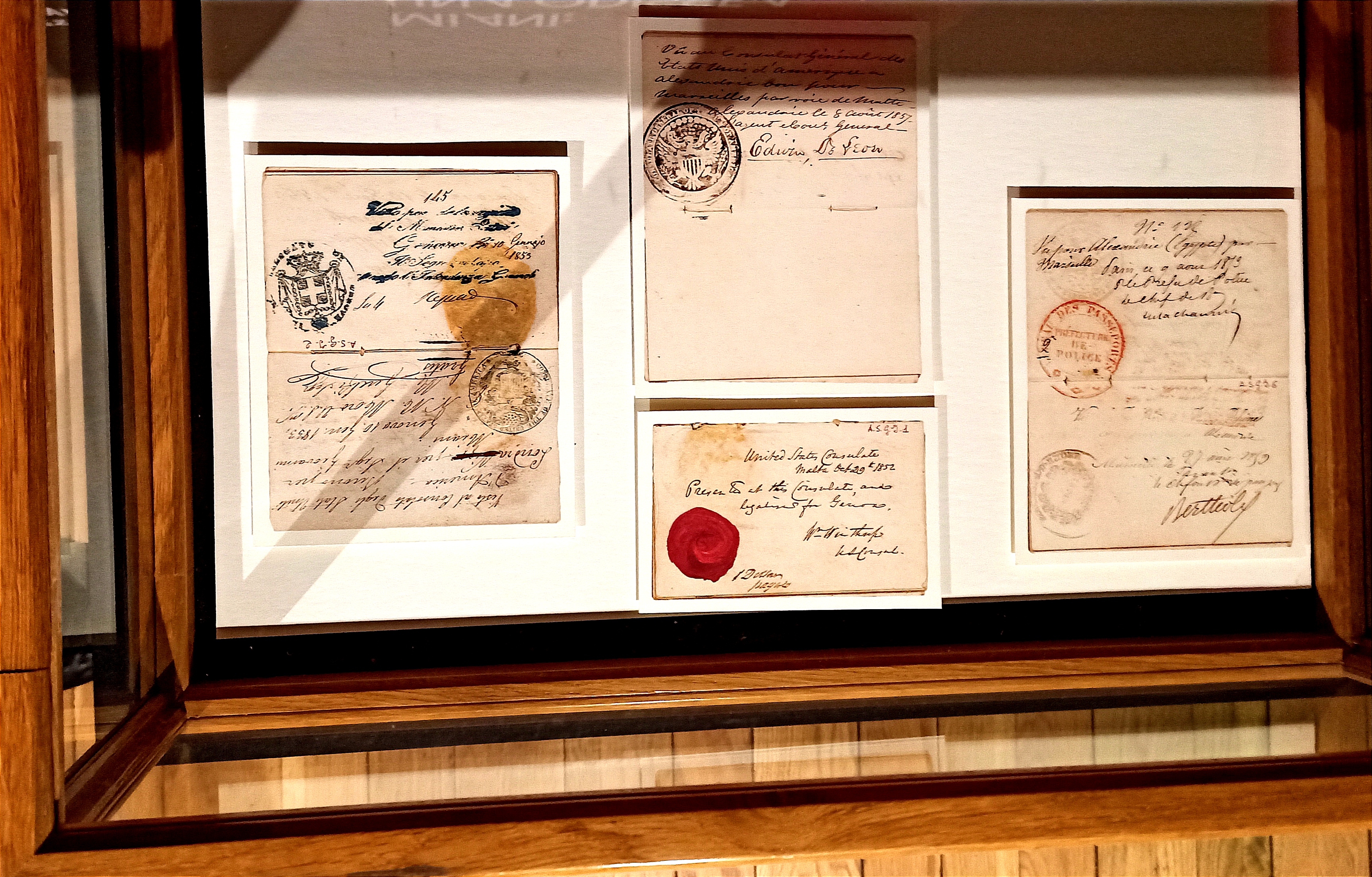 Serie di documenti e passaporti del Miani. (Foto autore)