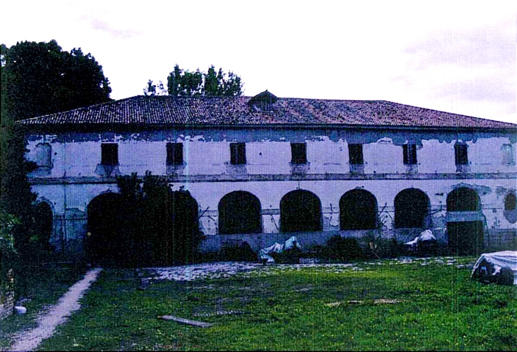 La Barchessa nei suoi ultimi anni di splendore (Foto R. Ferrarese)
