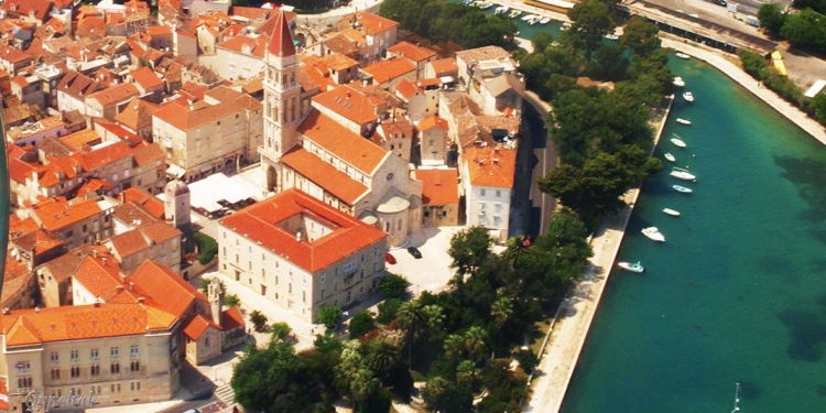 27 giugno 1420 la bandiera di San Marco sventola a Traù (Trogir) – Dalmazia