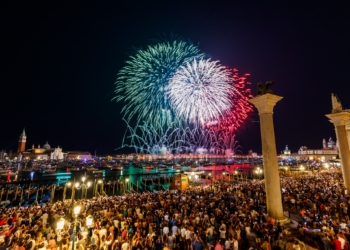 Foghi del Redentor, perché la Notte di Venezia deve aprirsi con l’omaggio al Tricolore?