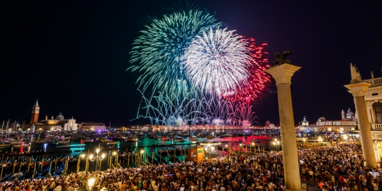 Foghi del Redentor, perché la Notte di Venezia deve aprirsi con l’omaggio al Tricolore?