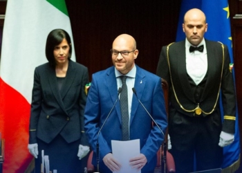 Fontana “inpiegato”, bufera sul Presidente della Camera: ma dal Veneto, un applauso