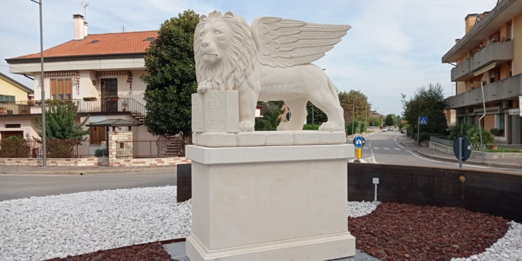 Nella rotonda di Vigodarzere nuovo Leone di San Marco