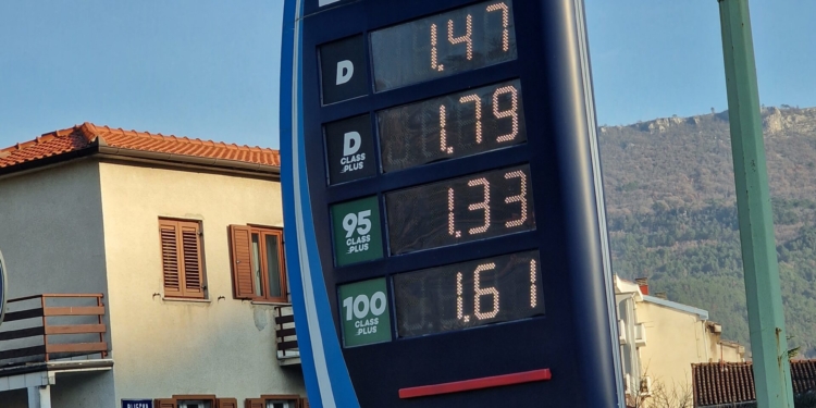 Gasolio a 2,5 euro è un problema italiano. In Slovenia è a 1,48 in Croazia a 1,47