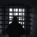 Immagine di un uomo rinchiuso in una cella (foto web)