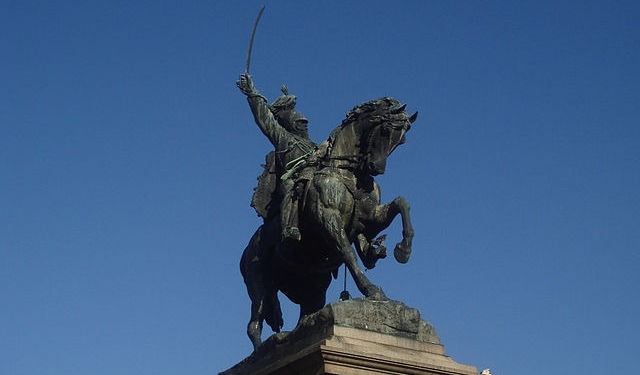 Via il monumento-truffa al Re dell’annessione: la proposta del “doge” Gardin