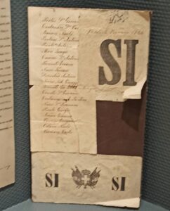 Museo civico di Udine si noti il foglio con la scritta SI per le votazioni del Plebiscito del 1866 (foto autore)