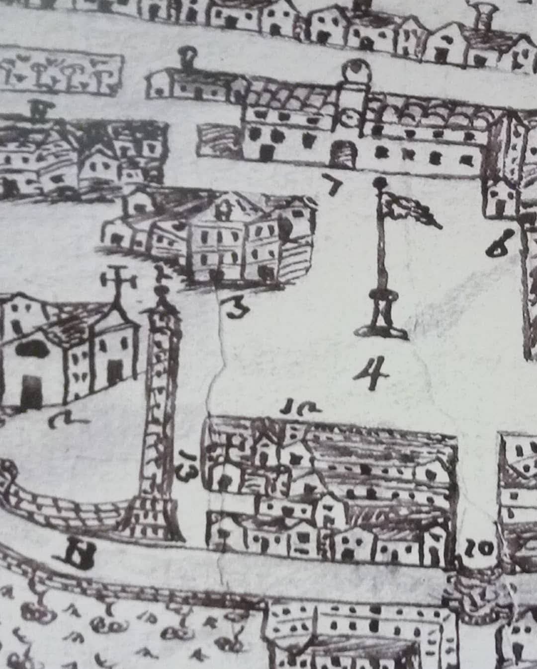 Particolare della Mappa settecentesca di Adria in cui si può notare Gonfalone Marciano sorretto dal piedistallo in questione. (foto web)