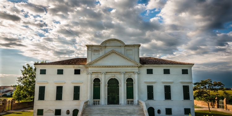Villa Morosini – Eleganza veneziana tra le acque del grande fiume