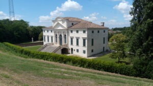 Villa Morosini vista dalla strada arginale del fiume Po oggigiorno (foto autore)