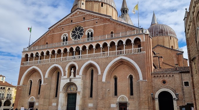 13 giugno 1231 muore a Padova Sant’Antonio. Napoleone depredò la Basilica