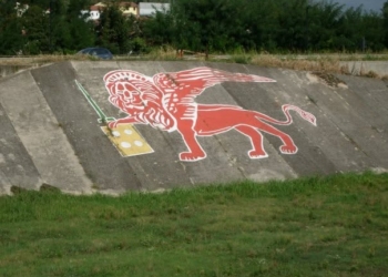 Distrutto il Leone di Montebello Vicentino